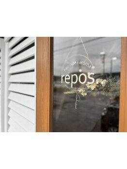 大人が悩む白髪に対策を。優しい薬剤と丁寧な施術で繰り返すカラーでもダメージを最小限に施術いたします。