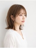 透明感ベージュ外ハネボブ