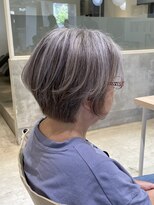 リコ(Lico)&nbsp;白髪ぼかしハイライト×くびれショート