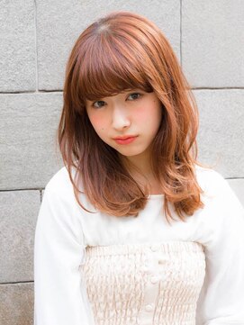 ルティア(Lutia) 透明感のあるピンクベージュ