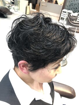 リョージ オブ ジェネレーション(Ryoji of GENERATION) 癖毛カット
