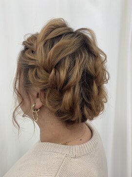 アリー(ALLIE´) ◯編み込みアップ【totalsalon GRACE】