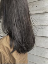 ロカ(roka)&nbsp;暗髪でもオシャレなグレー×顔周りレイヤー