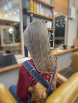 トルチェ(toRtue) ホワイト系カラー　シルバーグレージュ