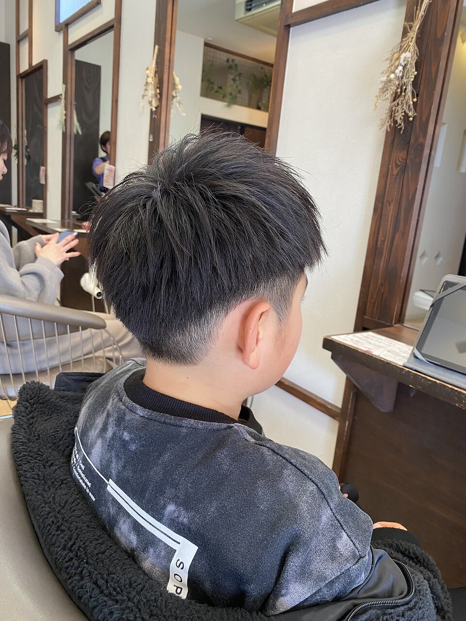 子供に慣れてるスタッフが多いです♪子供カット￥3300