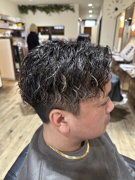 インフィニティー infinity HAIR SPACE BLOOM ツイストスパイラルパーマ/センターパート/ハイライト/メンズ