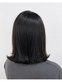 ブルク(bluq)の写真/憧れのサラサラ髪へ！自然な仕上がりの縮毛矯正とストカール対応で理想のスタイルを実現◎