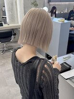 ローレン(Lolen.)&nbsp;切りっぱなしボブとホワイトベージュ