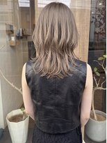 ニコリヘアワークス(nicori hair works) ミディアム×レイヤー×シルキーベージュ3