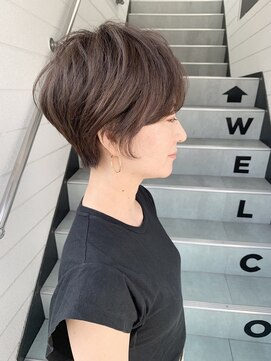 ヘアーワークスヴィクサス(HAIR WORKS VIXUS) 【山口圭亮】大人ショート/シナモンベージュ