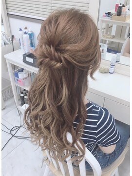 リサ 恵比寿(risa.) ナチュラルルーズハーフアップ♪