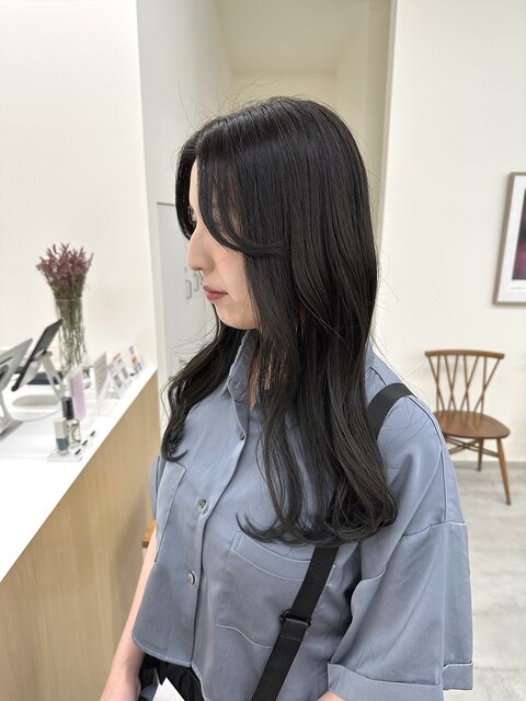 韓国風ロングヘア　裾カラーアッシュグレージュカラー