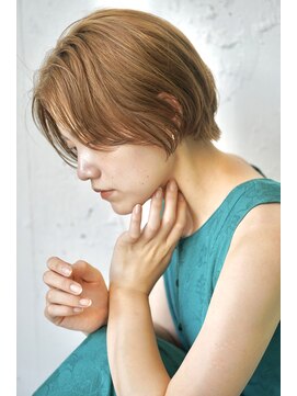 コンティロミー(CONTI ROMMY.) センターパート/ショートボブ☆艶髪オリーブベージュ