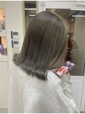 オリーブベージュ