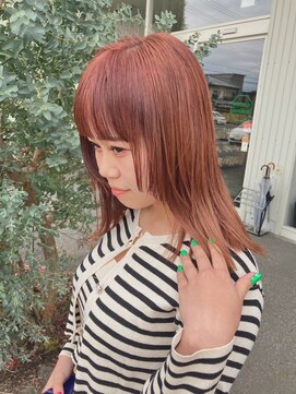 ビーワールド(B WORLD) 小顔カット切りっぱなし外ハネボブニュアンスカラーコーラル