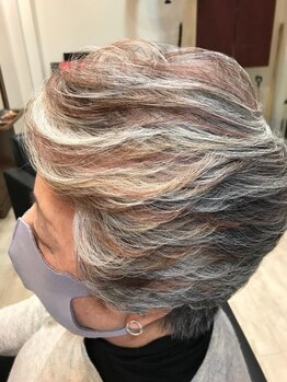 ヘアメイク オペラ(Hair Make OPERA)の写真/髪に優しいオーガニックの薬剤を使用し、ダメージレスにこだわったカラーでいつまでも若々しく…♪