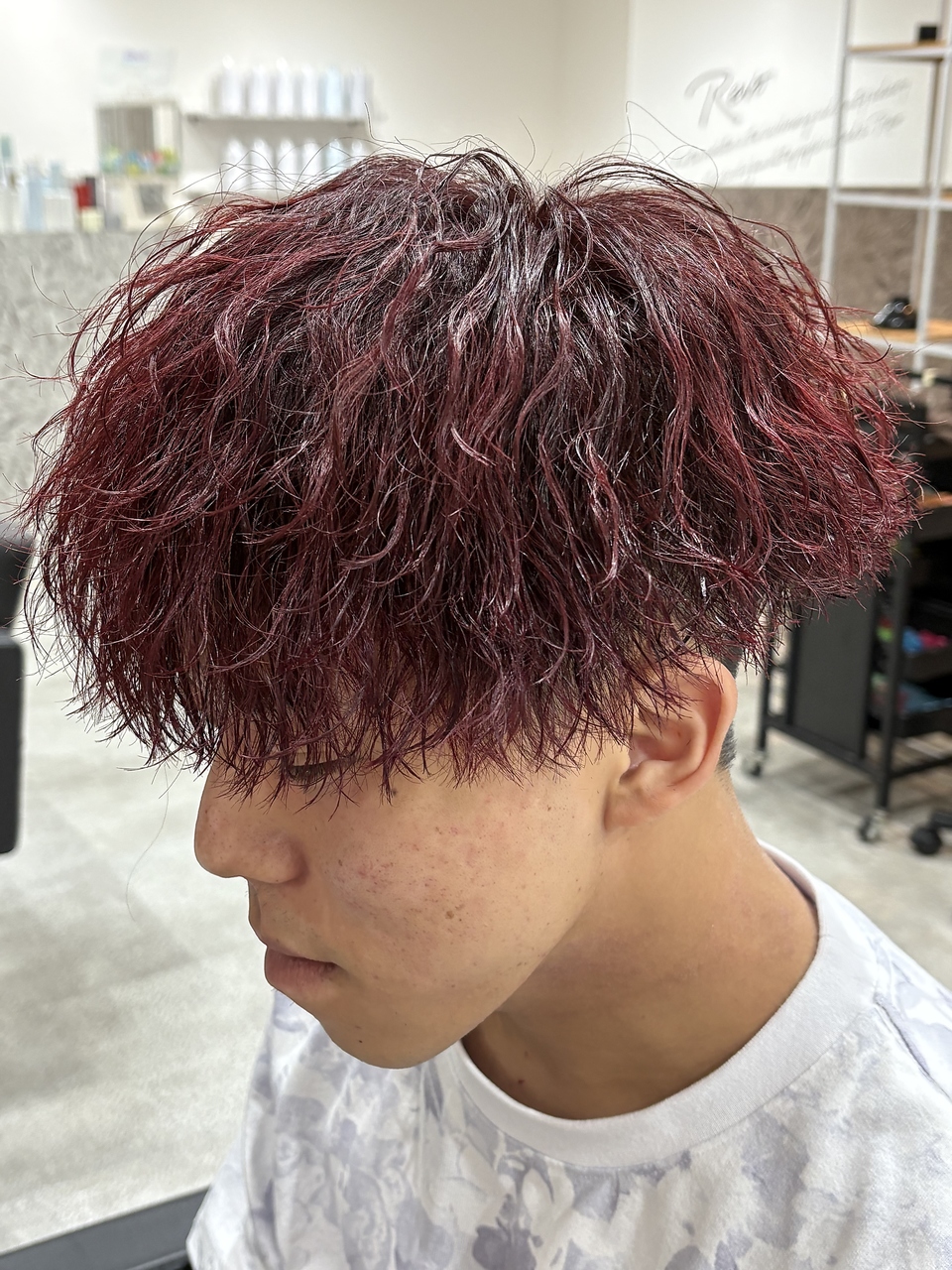 ワインレッド。縦落ちツイスパ