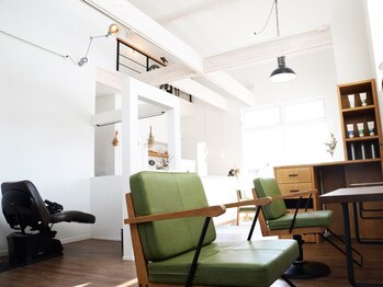 トモス(tomosu.)の写真/【瑞穂野台小近く】カウンセリングから仕上げまでマンツーマン対応◎周りを気にせず、ゆったり寛げます。