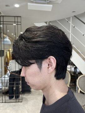 ヴァネッサ VANESSA メンズ刈り上げなしセンターパートニュアンスパーマ鶴見