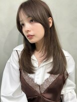 ナナローネス(nana loness)&nbsp;レイヤーカット　顔まわりレイヤー　くすみベージュ　顔まわり