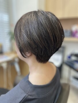 ウイ バイ ファースト 北四番丁店(u'i by first) 横から見ても綺麗なシルエット