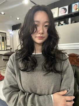 ナービス(NARVIS) ロングパーマ/レイヤーカット/センターパート