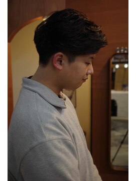 エディ(Edy) メンズセンターパートニュアンスパーマ刈り上げ眉毛カット岡山