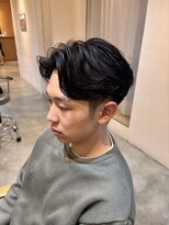ソウスシア(SOURCE cia) メンズカジュアルセンターパート毛流れパーマ【佐藤和弥】