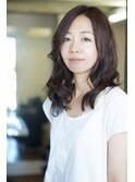 前髪長めな大人可愛いミディアムレイヤー 《kirowne 下北沢》