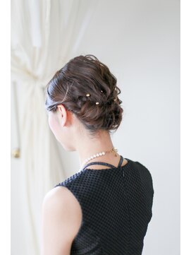 ホワイトルーム(White Room) 大人可愛いギブソンタックアレンジ♪