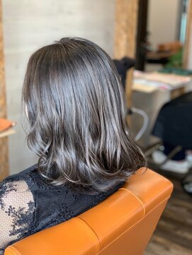 リリー シンジュク(Lilly) 【Lilly新宿】#ハイライト#プラチナシルバー#アッシュ#イルミナ