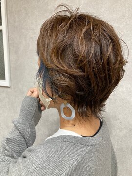 ハナヘアー(HaNa hair) ブルー×アッシュベージュのショートウルフスタイル