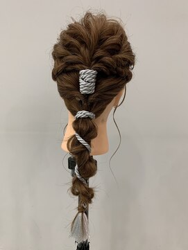 アヴソリューク(Absoluk) 和洋ヘアアレンジ