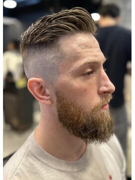 フランクスバーバー アンド ビアークラブ(FRANK'S BARBER and BEER CLUB) スリックバックハイフェード