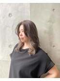 インナーハイライト。ベージュ