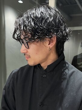 ノイ(noi) センターパートニュアンスパーマ刈り上げツーブロックメンズヘア