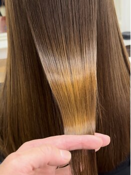 ハロー(...Hello)の写真/驚くほど自然な指通りへ♪クセや広がりを抑えて、扱いやすい柔らかなツヤ髪ストレートを叶えませんか？