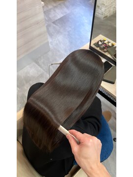 シシ 新宿(She 2.) 髪質改善/縮毛矯正/カラー/トリートメント/韓国/艶髪/艶感