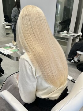 イリ(iLi) 【iLi×REN】ホワイトブロンド/抜きっぱなしブロンド/立川