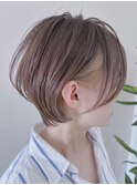 丸みショート＆イヤリングカラーベージュ