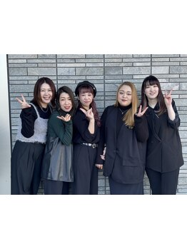 実力派女性スタイリストが多数在籍♪似合わせはもちろん自慢のヘッドスパとトリートメントで艶髪実現