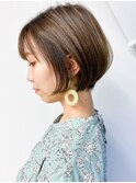 大人可愛いミディアムショートボブハイライトカラー脱白髪染め