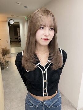 ハイトーンくすみベージュ×まとまりのいいレイヤーカット！