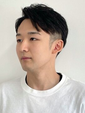 ツーブロック サイドパート ナチュラルパーマ ショート