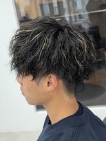 ゴート(GOATO)&nbsp;ツイストスパイラルパーマ ハイライト 刈り上げマッシュ 鹿児島