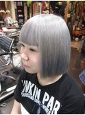 ホワイトシルバーワンレンパッツンボブ