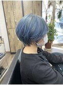 ショートヘア(カット)×ライトブルーアッシュ(ハイトーンカラー)