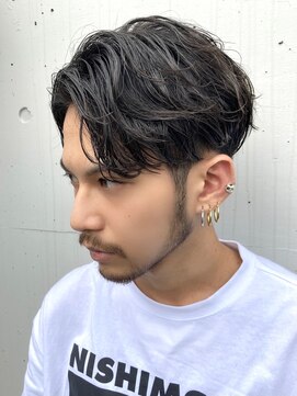 フィフス 渋谷(fifth) センターパートかき上げツイストスパイラルパーマツーブロック