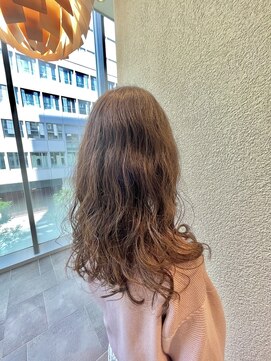 エルサフィロ ヨドヤバシ(el zafiro yodoyabashi) 【el zafiro yodoyabashi】大人女性大きいユルパーマ