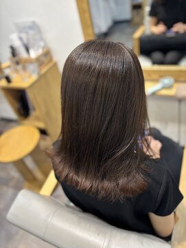 ゼン ネオ(Zen Neo) 外ハネミディアム/大人グレージュ/30代/40代/50代